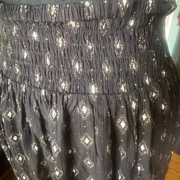 Mudd Boho Smocked Waist Mini Skirt – Black & White Pattern - Picture 2 of 5